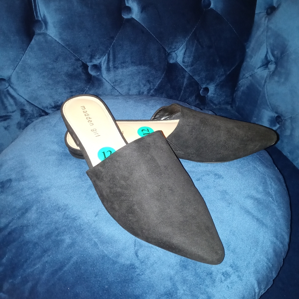 Shoes - Picture 2 of 5